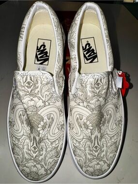 NEW IN BOX Vans White Slip-On with Gray Floral Line Art